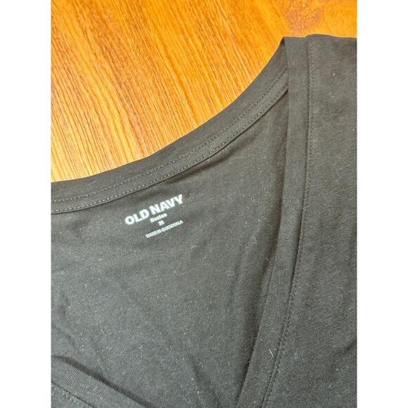 EUC! Old Navy Bestee Long Sleeve Round Neck T-Shirt Size Medium in Black - Picture 2 of 3